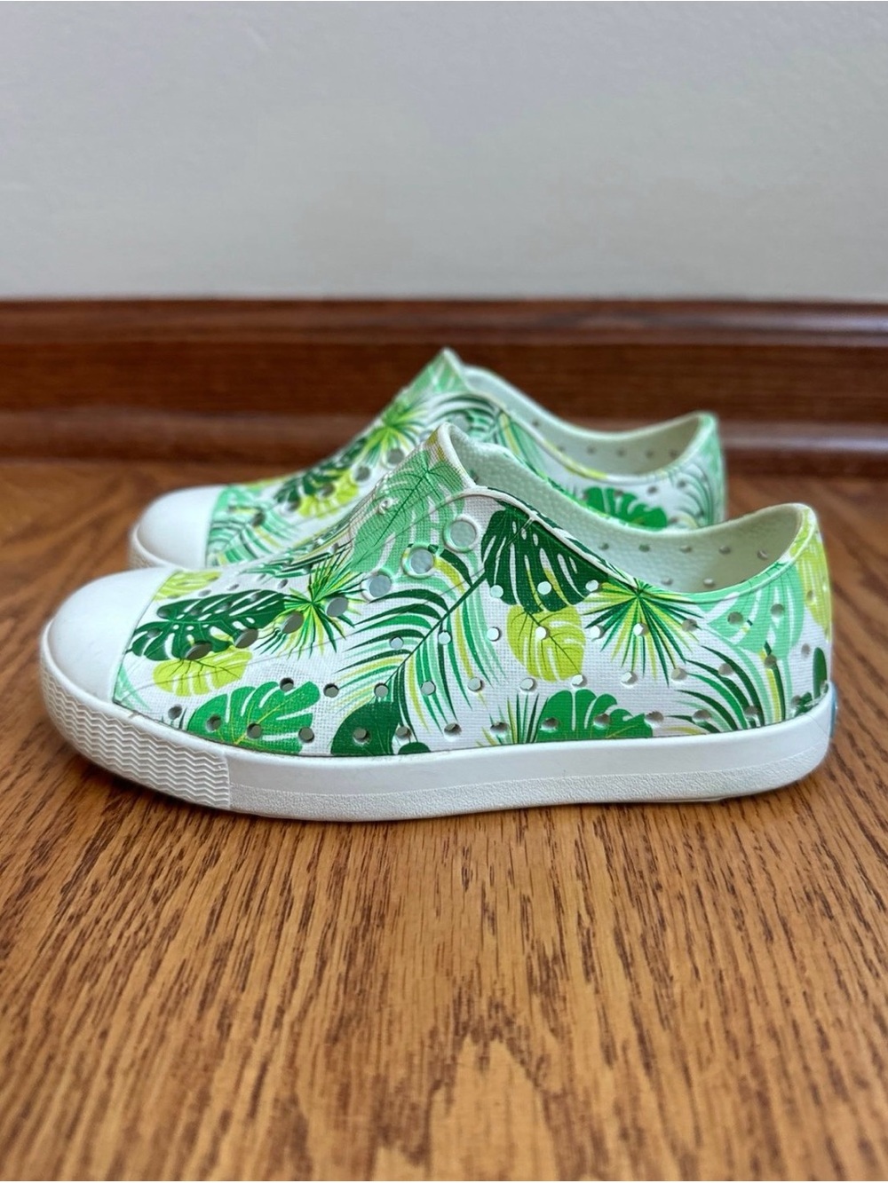 Native Shoes C9 Green Palm Leaves Boys/Girls Slip On